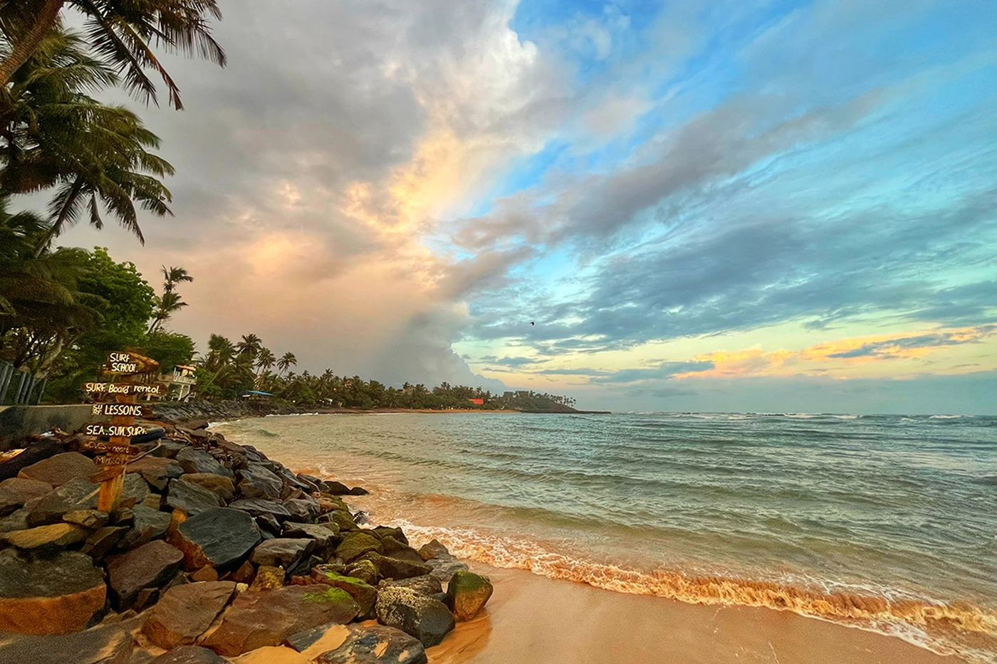 Ocean viewpoint above Mirissa beach