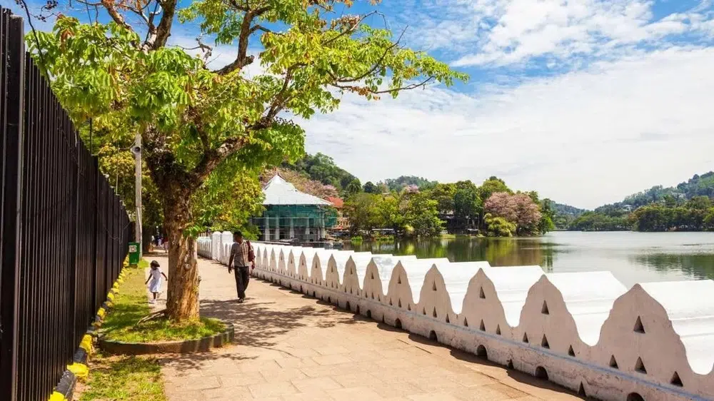 Kandy Lake and the Temple of the Tooth area