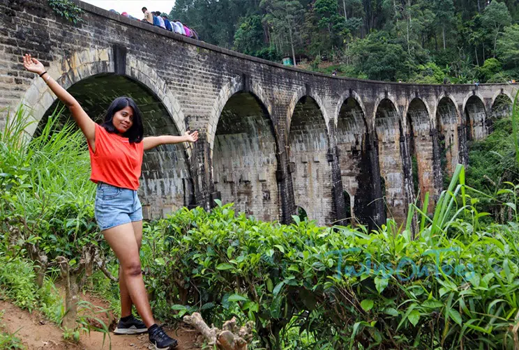 Couple at a viewpoint overlooking Nine Arch Bridge in Ella