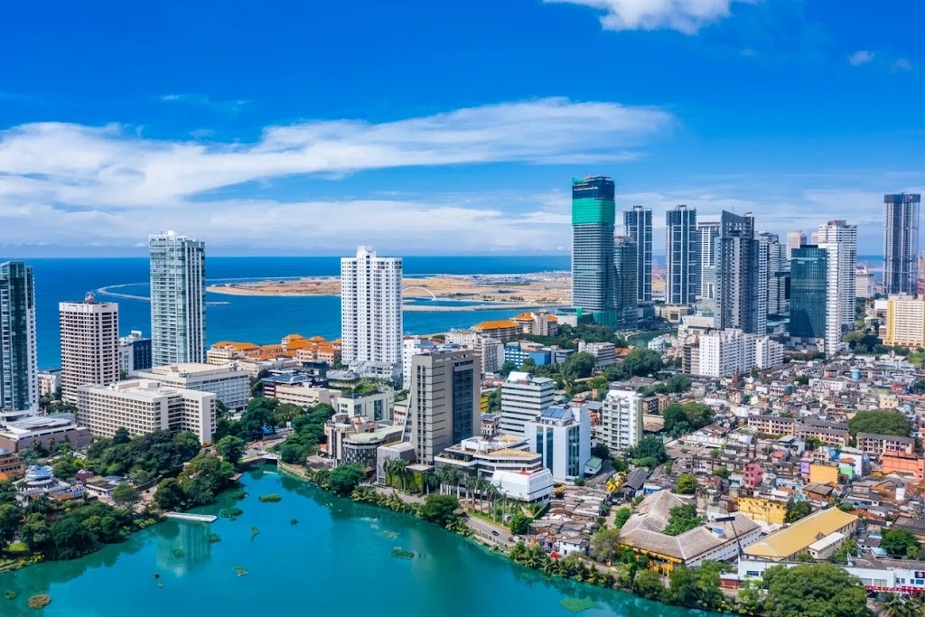 Luxury resort, private chauffeur and Sri Lankan landscape